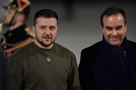 Zelensky’s Inaction on Defense and Foreign Ministers Deepens Ukraine’s Political Crisis